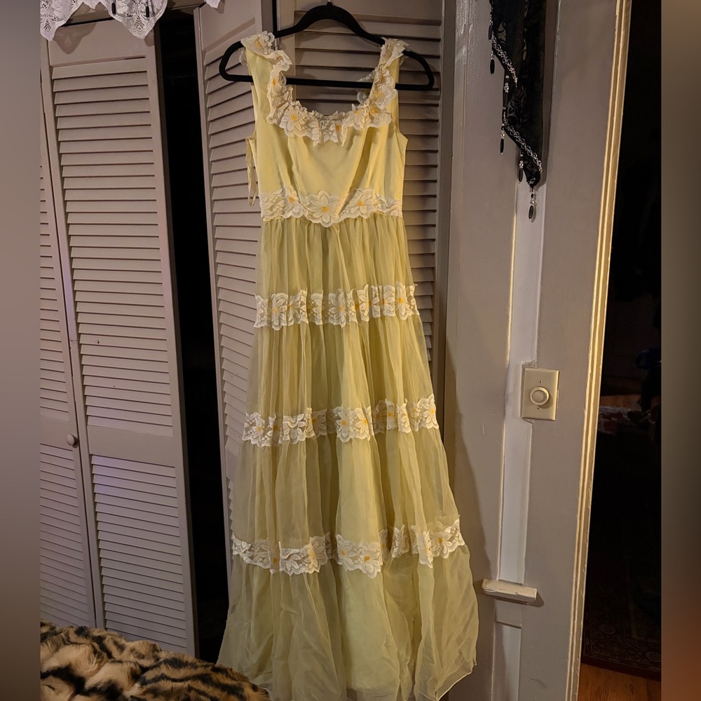 Vintage 70s Union made Nadine yellow daisy dress size 7 fits like a 0-2